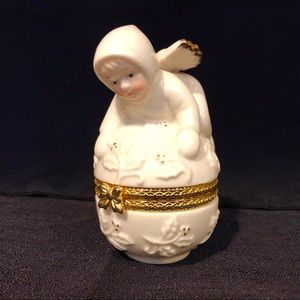 Formalities by Braun Bros. Hinged Trinket Box